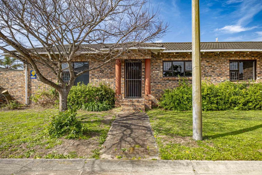 4 Bedroom Property for Sale in Summerstrand Eastern Cape